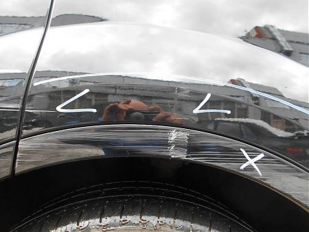 Царапины на заднем левом крыле автомобиля Audi Q7